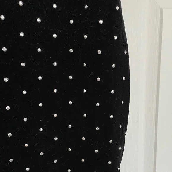 3/$30 ✨ H&M | Sexy Black Dress - Picture 2 of 5